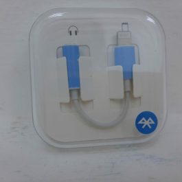     ADAPTADOR AUXILIAR HEMBRA A IPHONE BT EN CAJA ACRILICA!